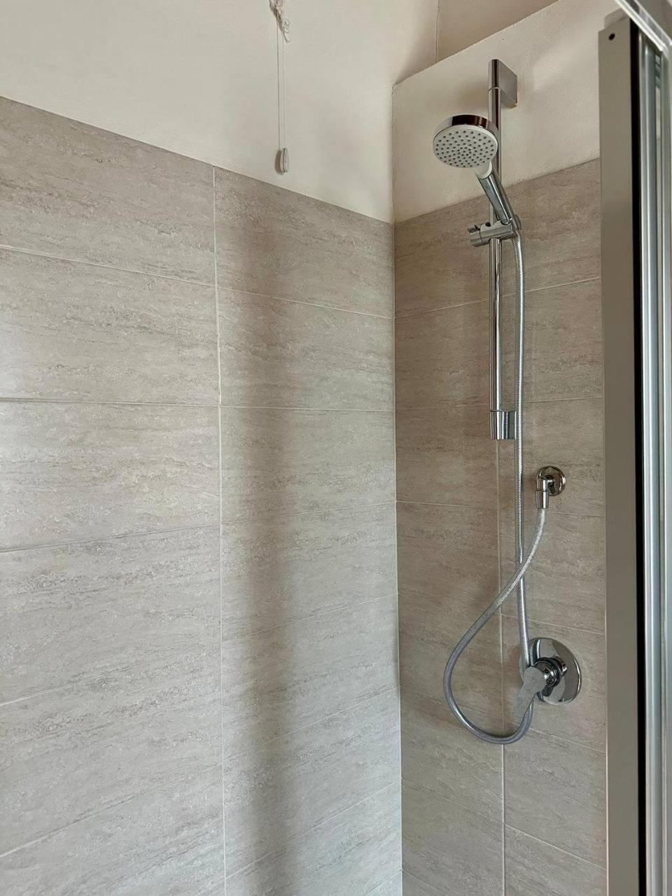 Roba Albanisi Hotel Aragona Bilik gambar
