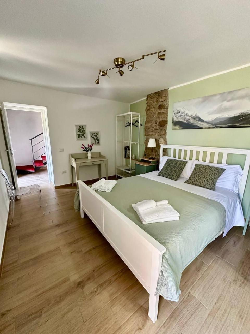 Roba Albanisi Hotel Aragona Bilik gambar